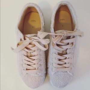 Light pink fur platform shoes